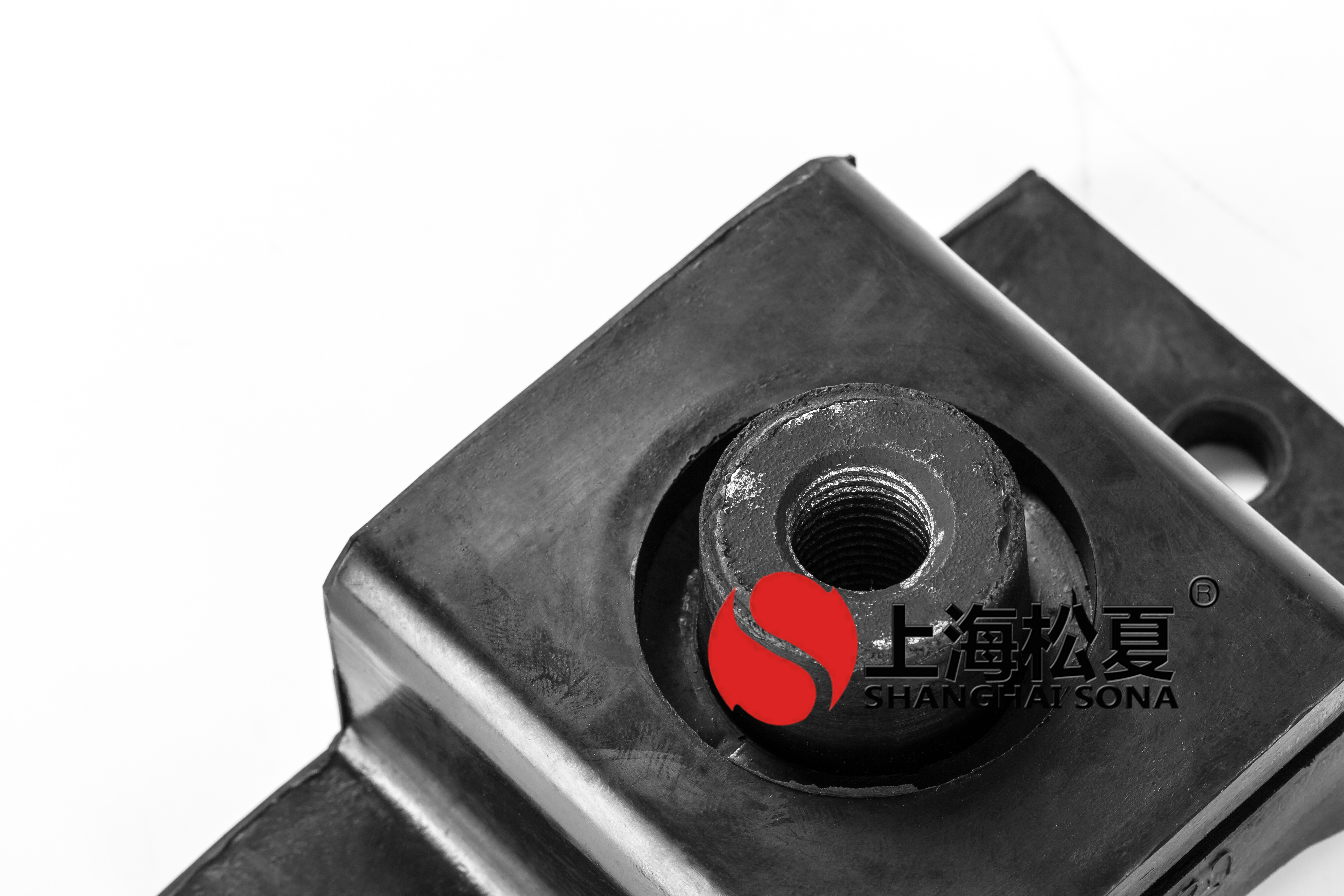 <a href='http://wap.jshnzg.com' target='_blank'><u>橡膠減震器</u></a>細節處實(shí)拍圖